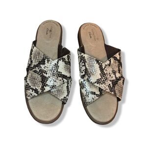 Clark’s Women’s Declan Ivy Sandal. Size 8